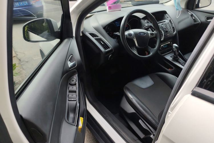 Used Ford Focus 2012 Sedan 1.6L Automatic Fashion Edition
