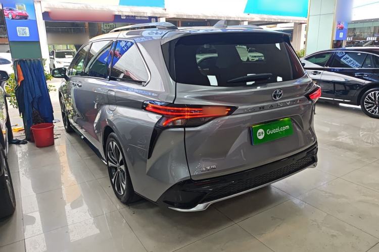 Used Toyota Granvia 2022 2.5L Hybrid Flagship Edition
