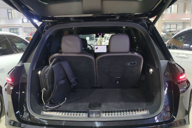 Used Li Auto L8 2023 Pro Model
