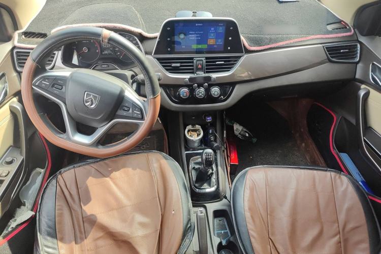 Used Baojun 310W 2017 1.5L Manual Fashion Model China V
