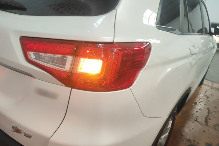 Used CHANGAN CS75 2017 Shangkui Edition 1.5T Automatic Fengyue Model Right Rear Taillight