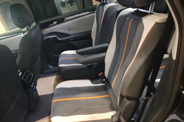 Used Volkswagen ID.6 CROZZ 2022 Long-Range PRO Edition
