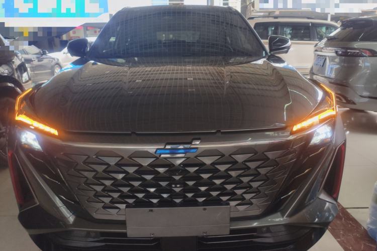 Used CHANGAN OSHAN Z6 2022 Blue Whale 1.5T DCT Smart Edition Urban Version Front