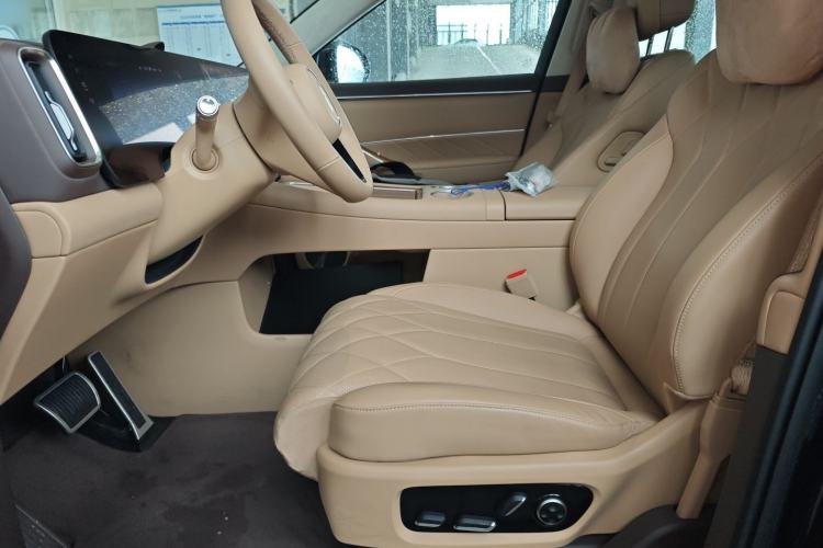 Used Hima AITO M8 2025 Extended-Range Ultra Version 53.4 kWh 6-Seater Edition Left Front Seat