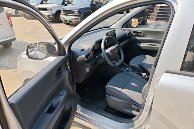 Used Wuling Hongguang New Energy 2025 Extended-Range Hybrid 50 km Standard Version
