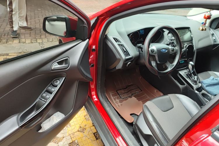 Used Ford Focus 2012 Hatchback 1.6L Automatic Fashion Edition
