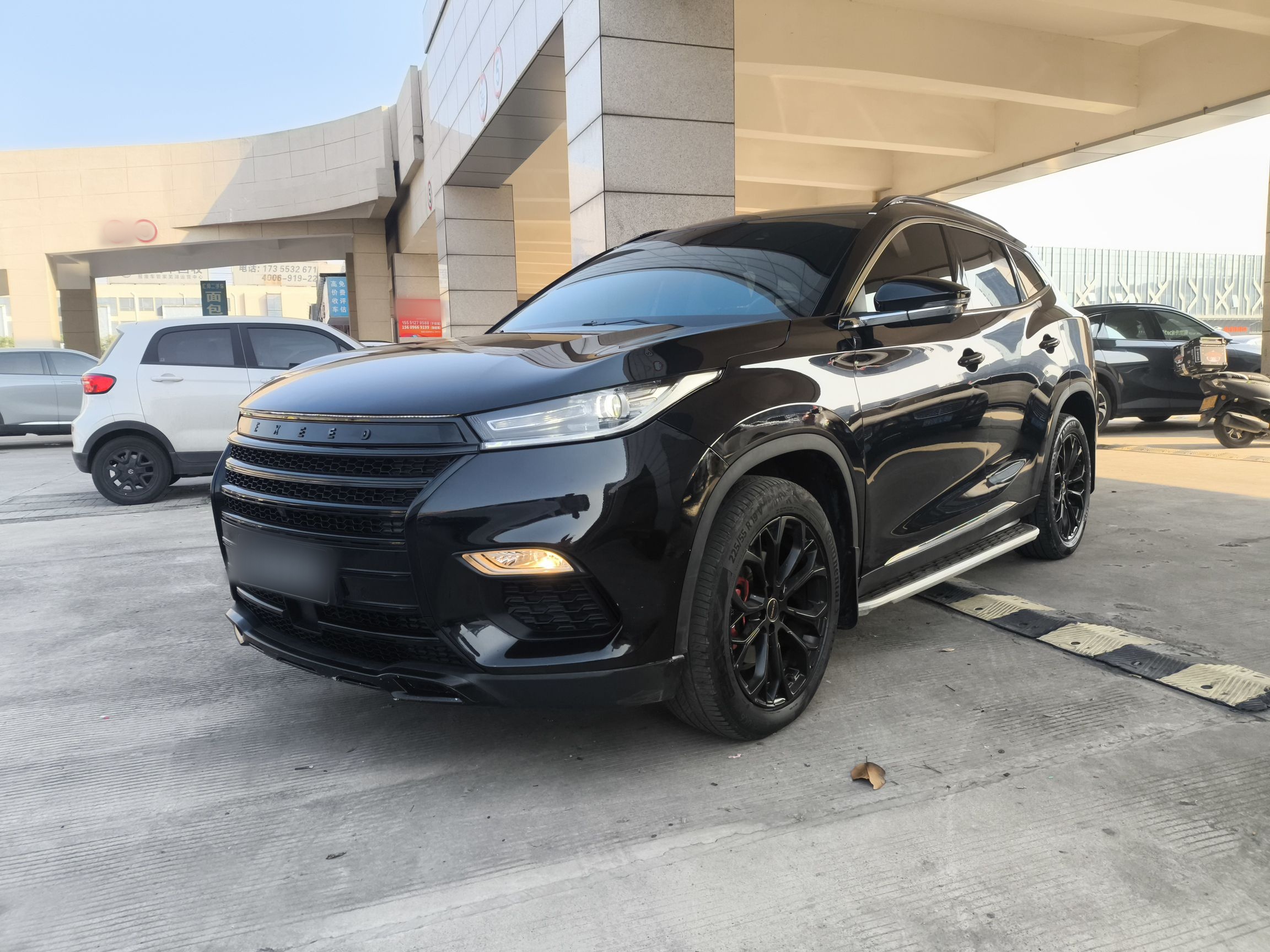 Под передней частью автомобиля