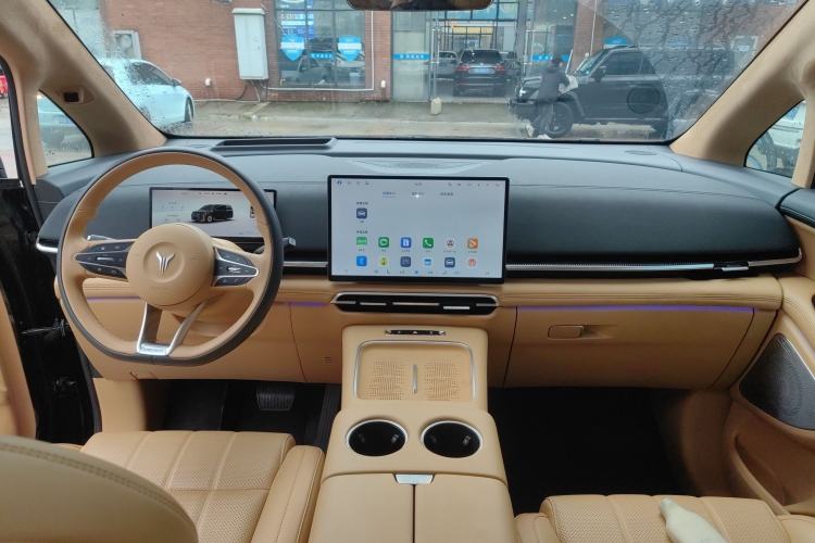 Used VOYAH Dream 2025 PHEV Four-Wheel Drive Prestige Qiankun Edition Center Console