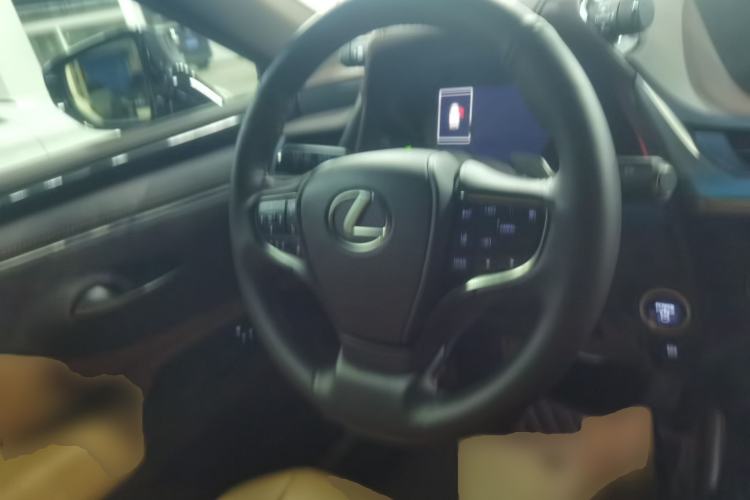 Used Lexus ES 2020 300h Premier Edition Steering Wheel