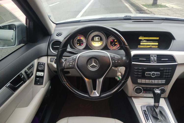 Used Mercedes-Benz C-Class 2011 C 200 Fashion Travel Edition Steering Wheel