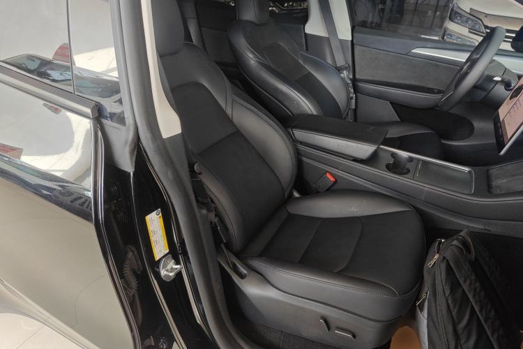 Used Tesla Model Y 2023 Rear-Wheel-Drive Version Right Front Seat