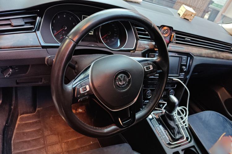 Used Volkswagen Magotan 2017 330TSI DSG Luxury Model