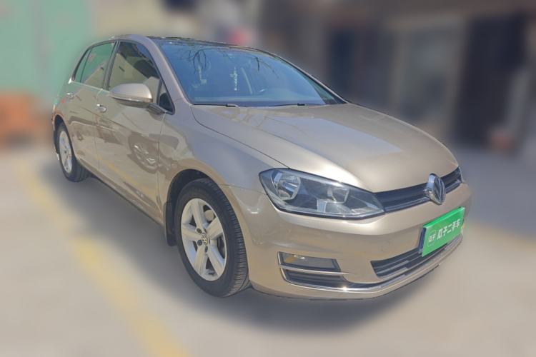 Used Volkswagen Golf 2016 230TSI Automatic Comfort Version Front Right 45 Deg