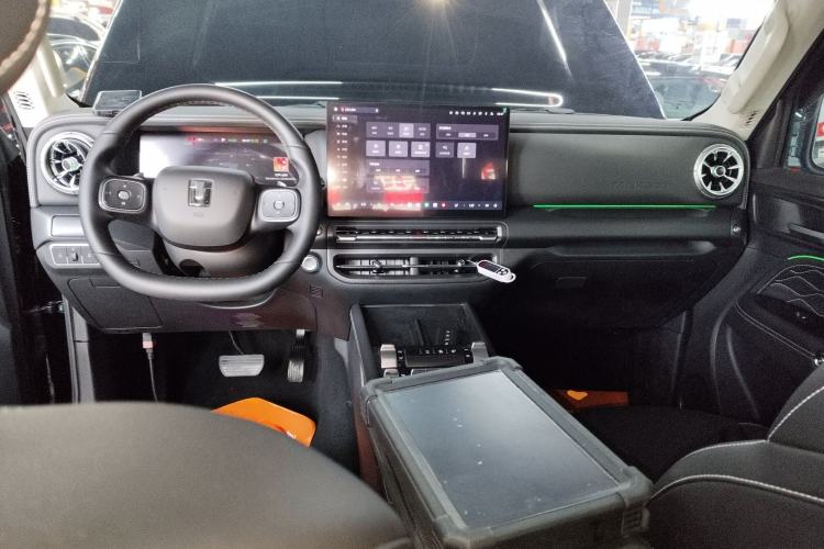 Used Tank 300 2025 2.0T Challenger Center Console