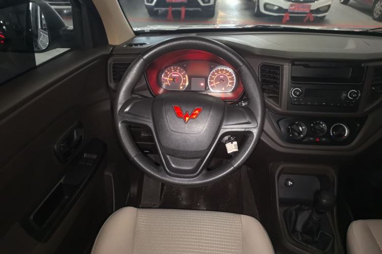 Used Wuling Hongguang V 2022 1.5L Jingqu Edition Electric-Assist LAR Steering Wheel