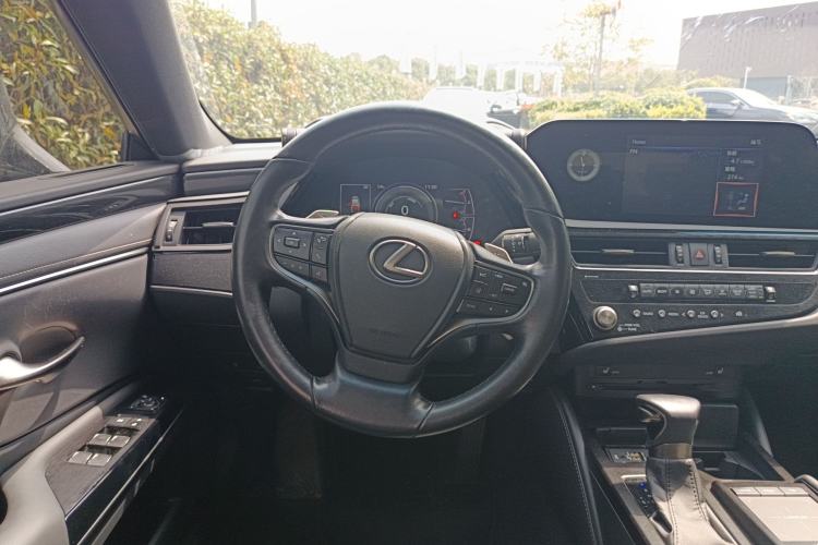 Used Lexus ES 2021 300h Excellence Edition Steering Wheel