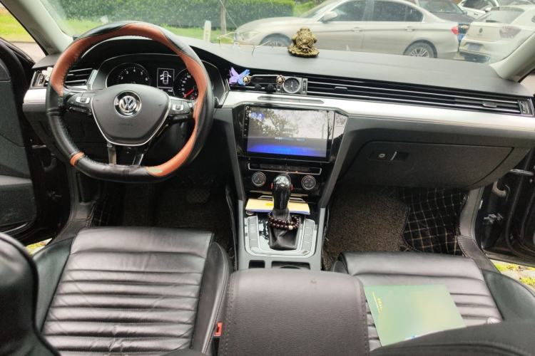 Used Volkswagen Magotan 2018 330TSI DSG Advanced Model Center Console