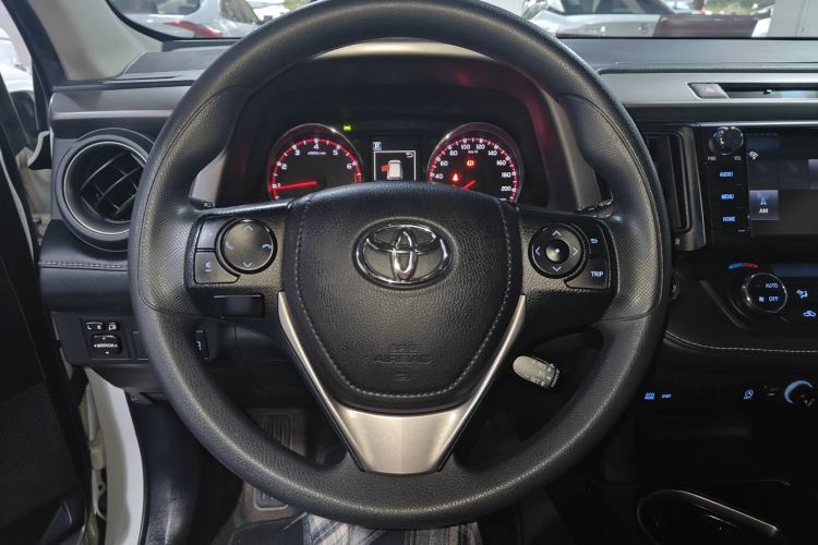 Used Toyota RAV4 2019 2.0L CVT Two-Wheel Drive Fashion X Limited Edition China VI Standard