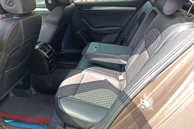 Used Skoda Superb 2018 TSI330 DSG Comfort Edition China V Standard Left Rear Seat