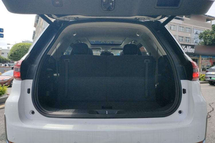 Used CHANGAN CS95 2019 2.0T Four-Wheel Drive Luxury Version Trunk