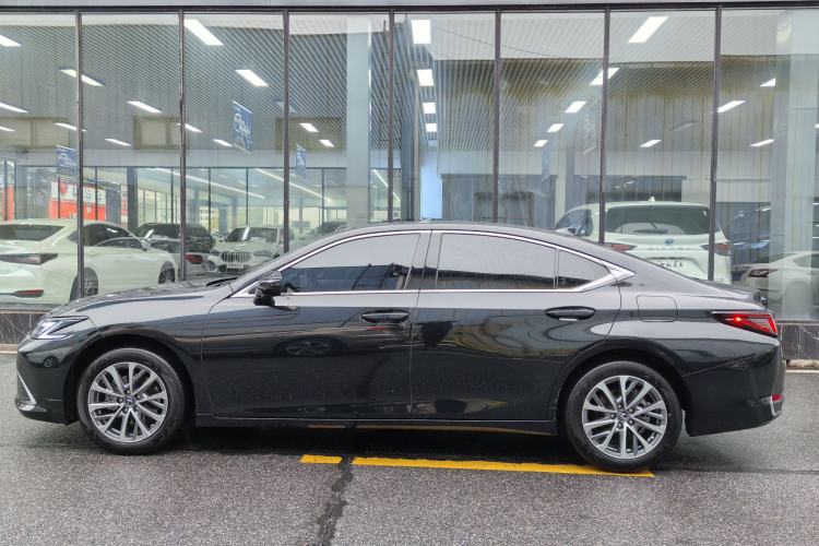 Used Lexus ES 2025 200 Premium Edition Exterior 6
