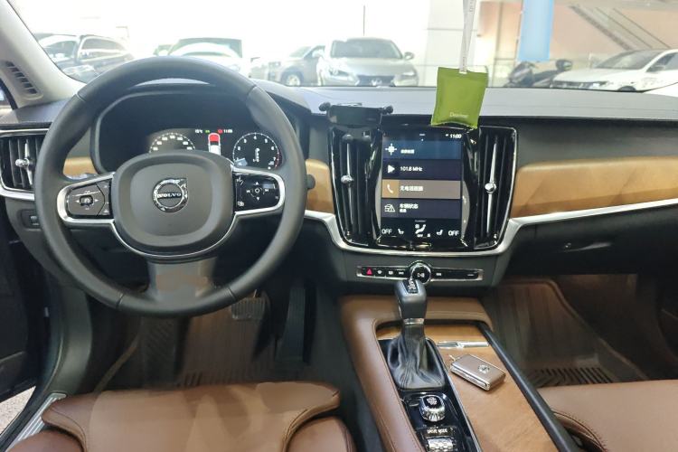 Used Volvo S90 2020 Facelift T5 Smart & Luxurious Edition