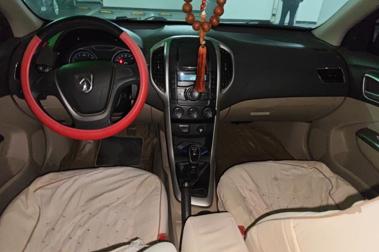Used Baojun 630 2013 1.5L manual standard version
