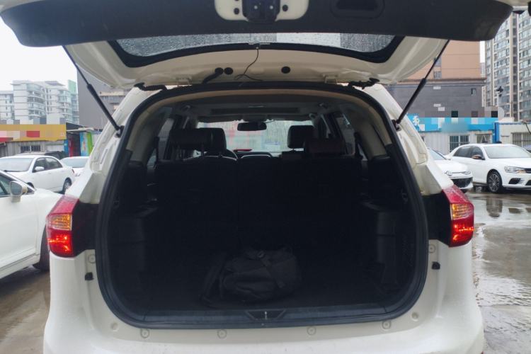 Used JMC Yusheng S350 2017 2.0T Automatic 2WD Diesel Luxury Version with Sunroof 5 Seats
