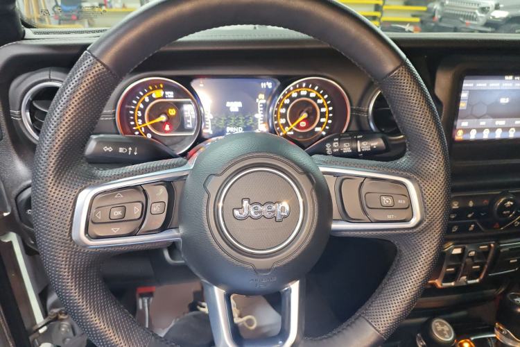 Used Jeep Wrangler 2019 2.0T Sahara Four-Door Version China VI Emission Standard
