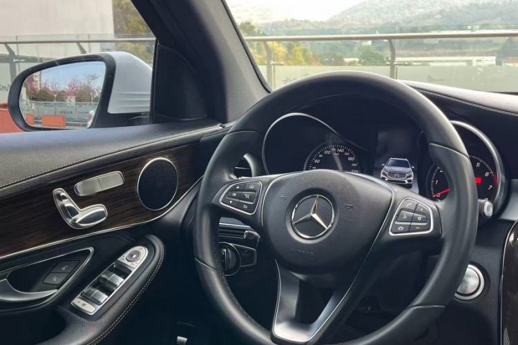 Used Mercedes-Benz GLC 2017 GLC 260 4MATIC Luxury Model
