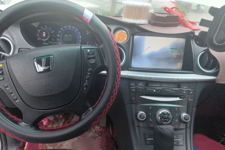 Used Luxgen Great 7 SUV 2012 Limited-Edition Sharp Edition 2.2T All-Wheel-Drive Prestige Model Center Console