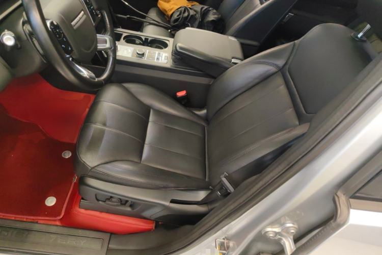 Used Land Rover Discovery 2019 2.0T SE Left Front Seat