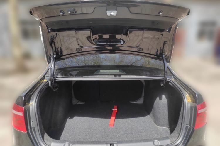 Used Volkswagen Lavida 2013 Restyled Classic 1.6L Manual Comfort Edition
