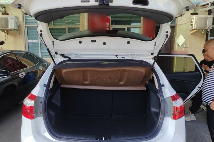 Used Kia K2 2012 Hatchback 1.6L AT Premium Commemorative Edition
