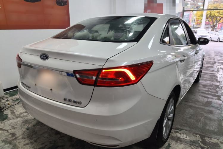 Used Ford Escort 2015 1.5L Automatic Fashion Model Rear Right 45 Deg