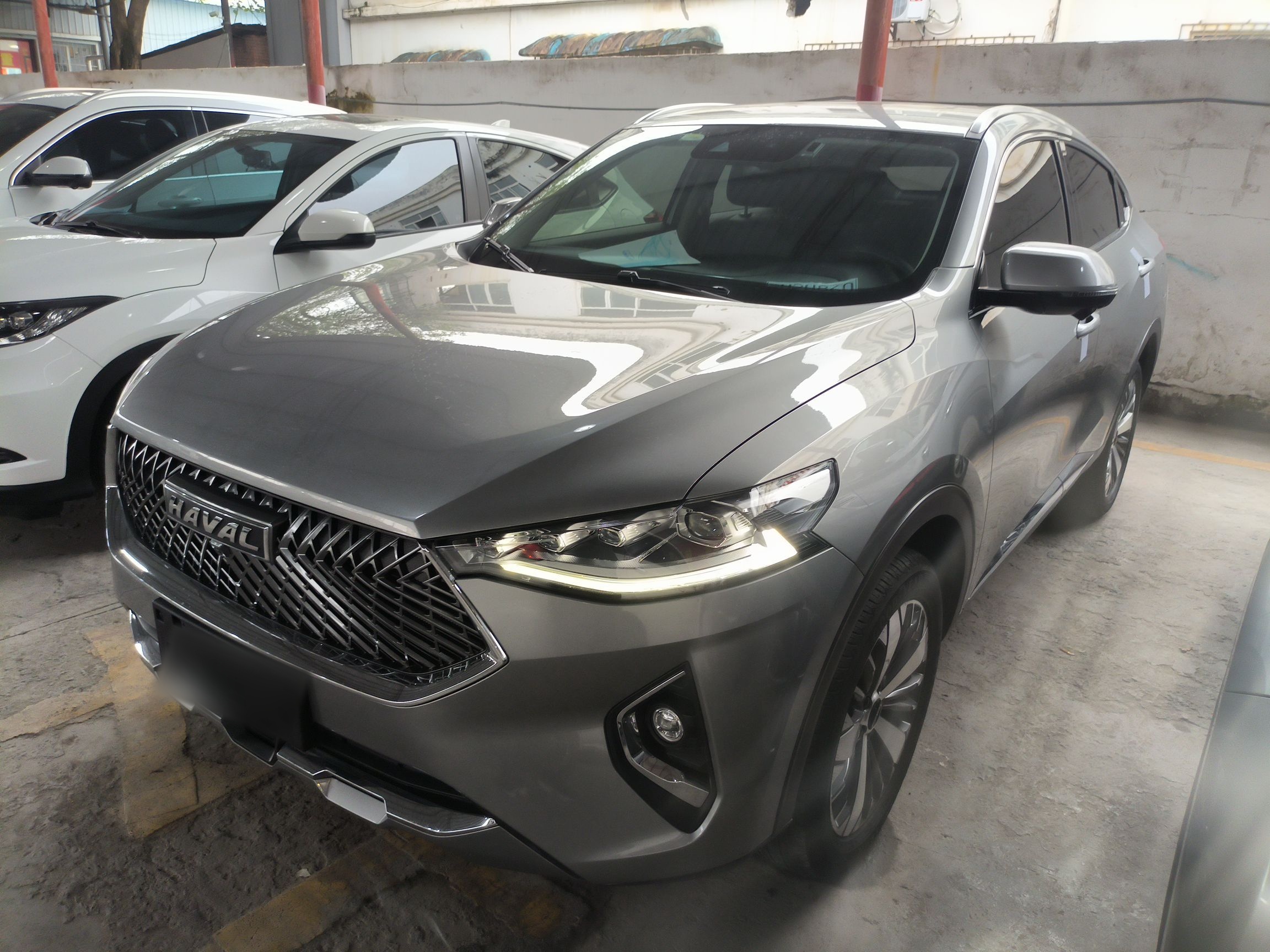 Под передней частью автомобиля