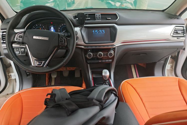 Used Haval H2 2016 Red Label 1.5T Manual Two-Wheel Drive Urban Edition
