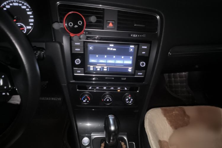 Used Volkswagen Golf 2018 230TSI Automatic Luxury Version Audio And AC Panel