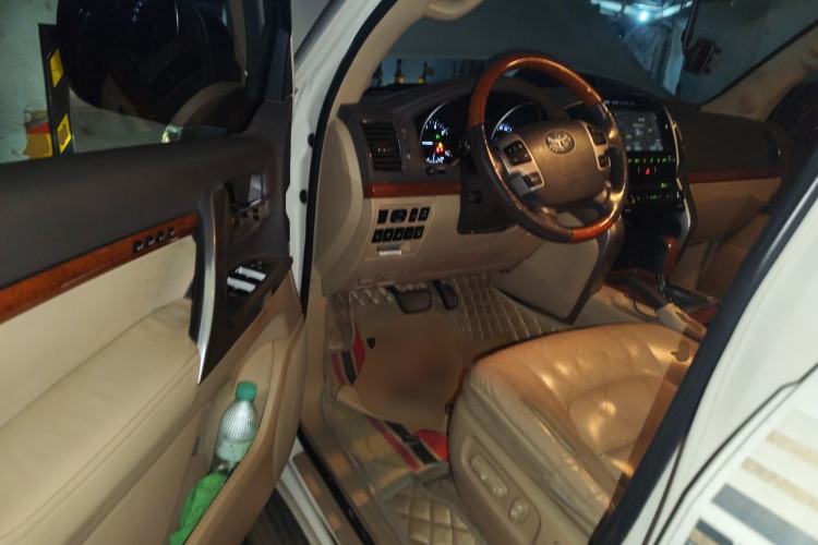 Used Toyota Land Cruiser 2012 4.6L Automatic VX-R Driver Seat