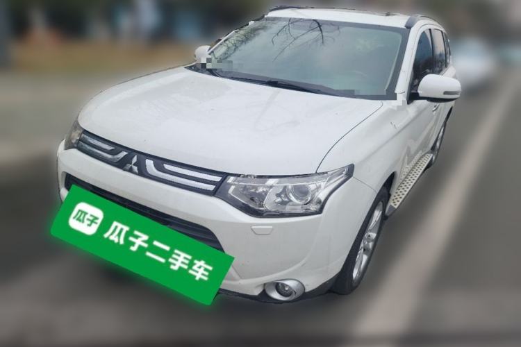 Used Mitsubishi Outlander 2013 2.4L 4x4 Luxury Navigation Edition 5 Seats