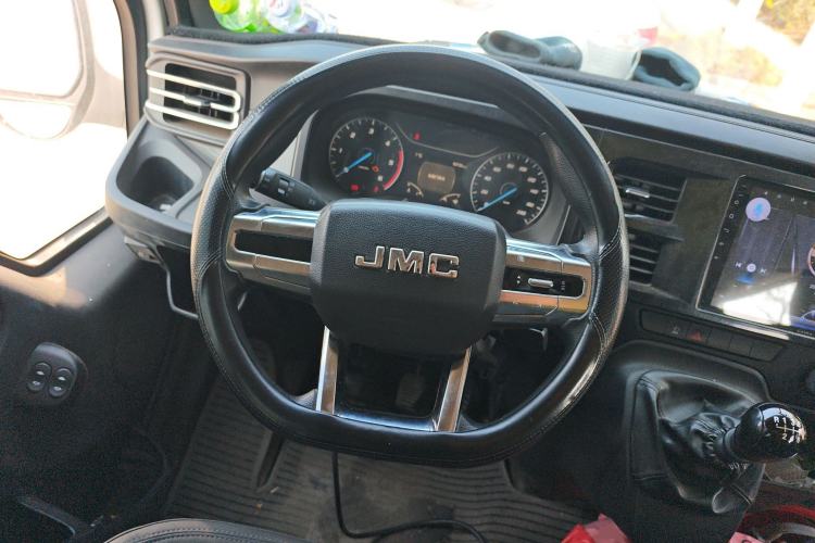 Used JMC Fushun 2022 2.0T Manual Multi-Function Passenger Vehicle Short Wheelbase Mid-Height Roof 6-Seater Steering Wheel