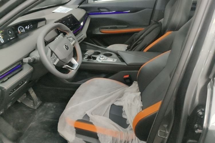 Used Changan UNI-V 2025 1.5T 500Bar High-Energy Version
