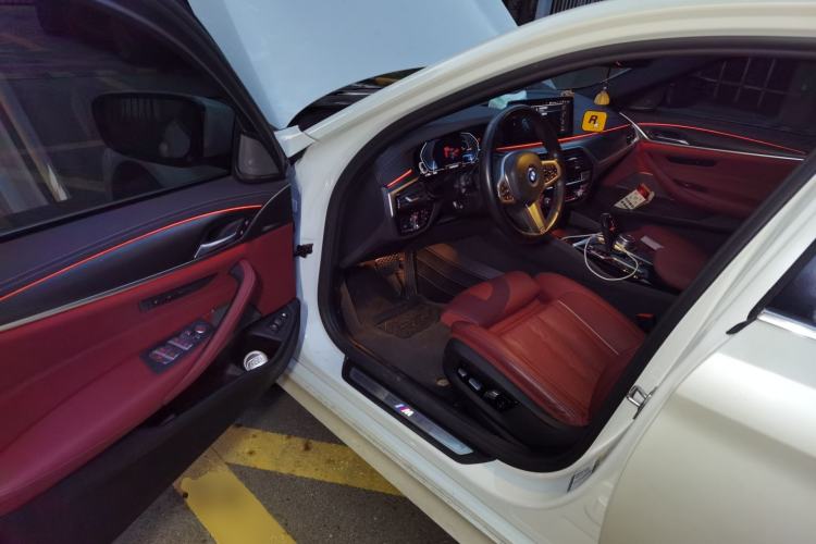 Used BMW 5 Series New Energy 2022 Restyled 535Le Pioneer Edition M Sport Package Driver Seat