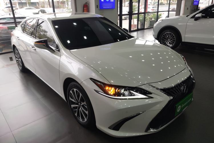 Used Lexus ES 2022 300h Excellence Edition
