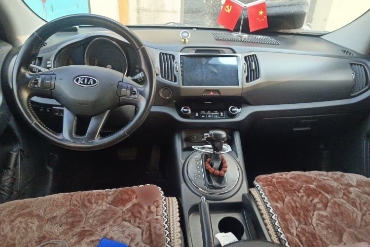 Used Kia Sportage R 2014 2.0L Automatic Two-Wheel Drive DLX Center Console