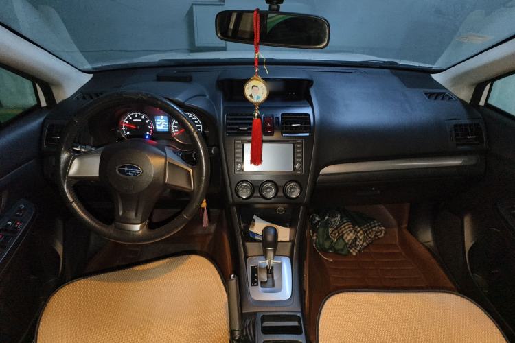 Used Subaru XV 2014 2.0i Comfort Edition Center Console