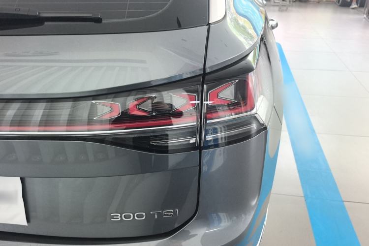 Used Volkswagen Tayron 2023 300TSI Two-Wheel-Drive Luxury Plus Advanced Edition Right Rear Taillight