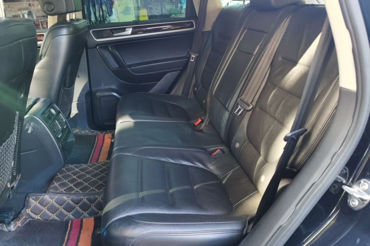 Used Volkswagen Touareg 2011 3.0 TSI High-End Version Left Rear Seat