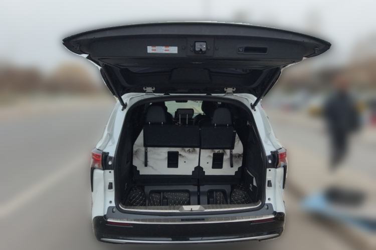 Used Toyota Sienna 2023 2.5L Hybrid Deluxe Edition