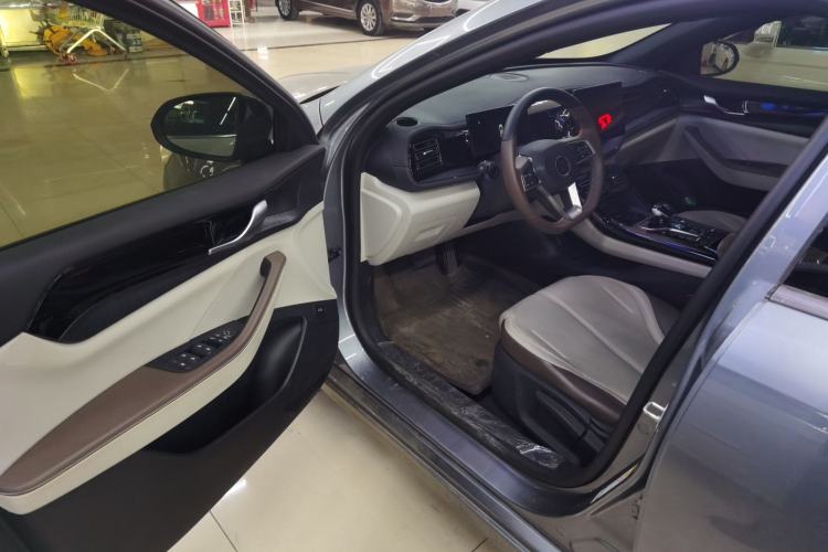 Used BYD Qin PLUS 2024 HONOR Edition DM-i 55KM Leading Model
